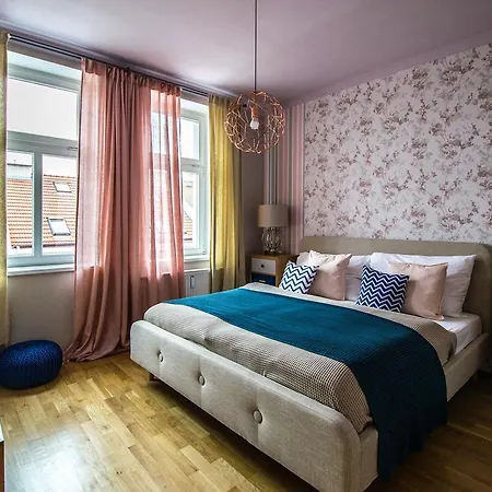 Stylish Close To Eden Garden * Prague
