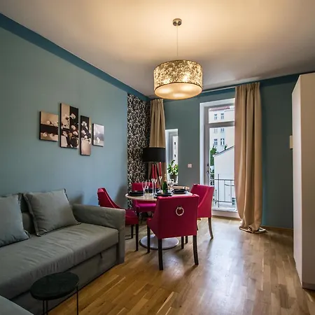 Stylish Close To Eden Garden * Prague