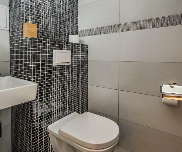 Stylish Close To Eden Garden
