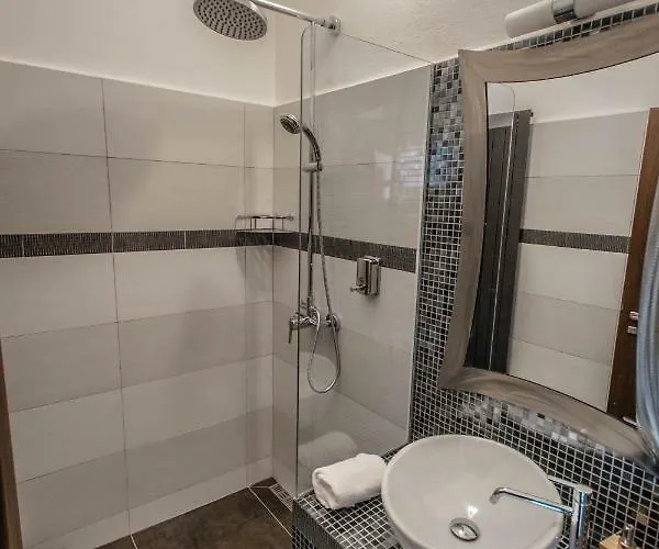 Stylish Close To Eden Garden * Prága