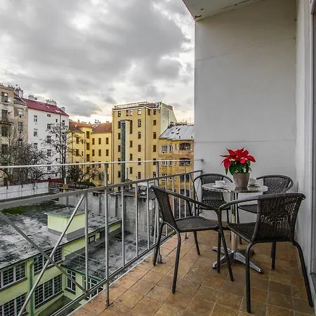 Апартаменты Stylish Close To Eden Garden