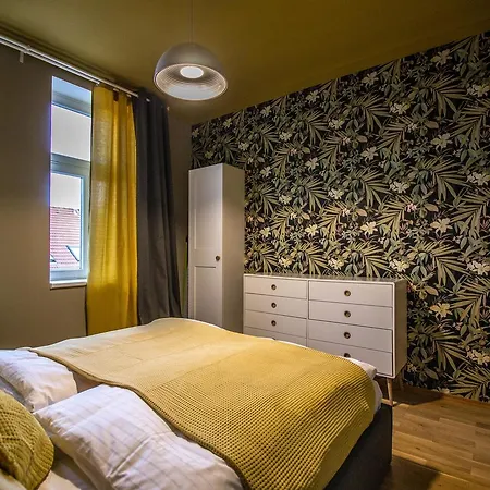Апартаменты Stylish Close To Eden Garden