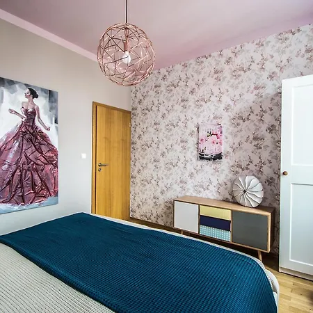 Апартаменты Stylish Close To Eden Garden