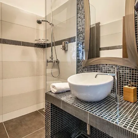 Апартаменты Stylish Close To Eden Garden Прага