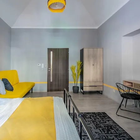 Апартаменты Stylish Close To Eden Garden Прага