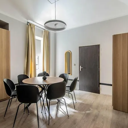 Апартаменты Stylish Close To Eden Garden Прага
