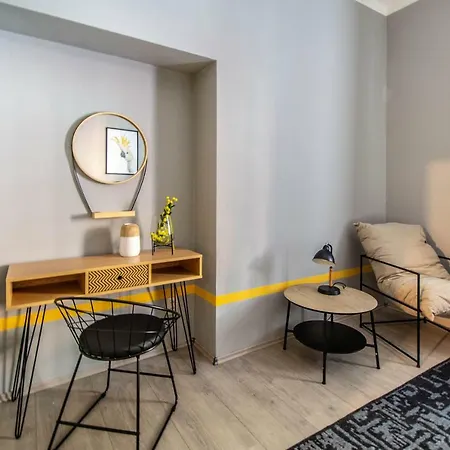 Апартаменты Stylish Close To Eden Garden Прага